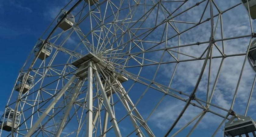 В Воронеже закрыли колесо обозрения: начинается разборка аттракциона