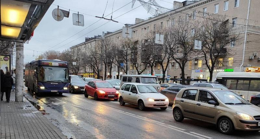 Пятничные пробки сковали центр Воронежа из-за трех ДТП