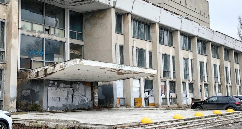 Заброшенный ДК "Электроника", где выступал Цой, разрушается в Воронеже