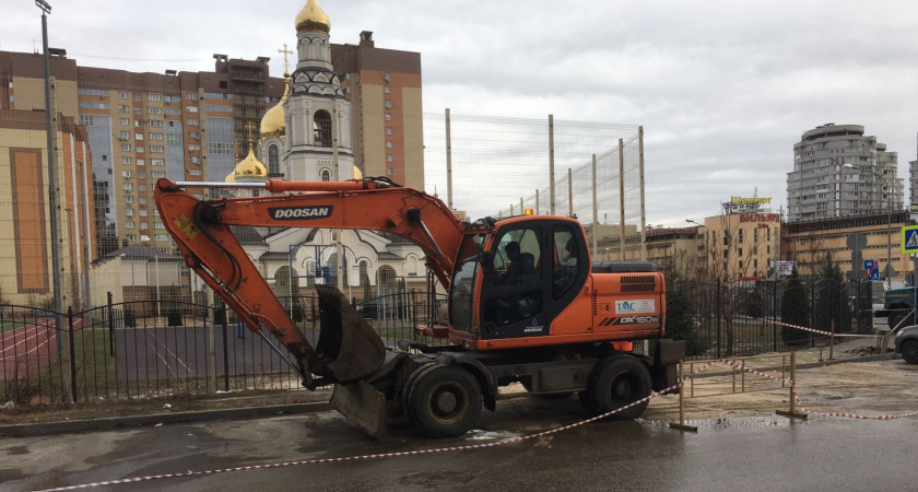 В Воронеже устраняют крупный порыв водопровода на Московском проспекте