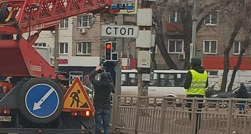 В Воронеже установили миниатюрный светофор