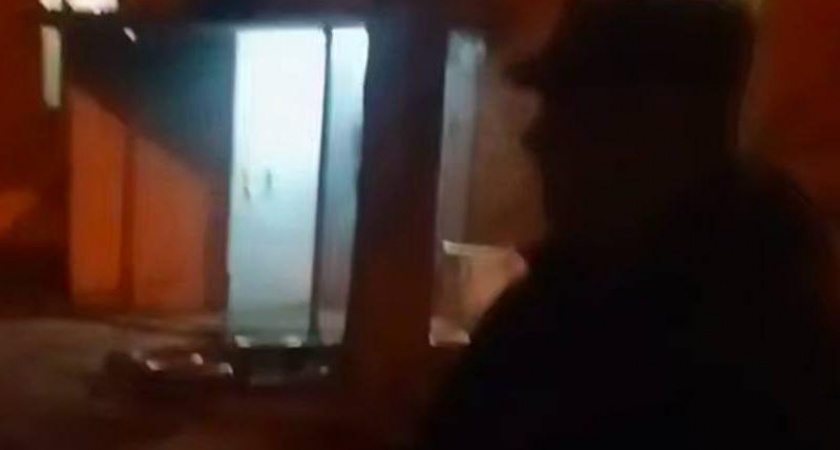 Жители Воронежа пожаловались на опасную самовольную парковку во дворе