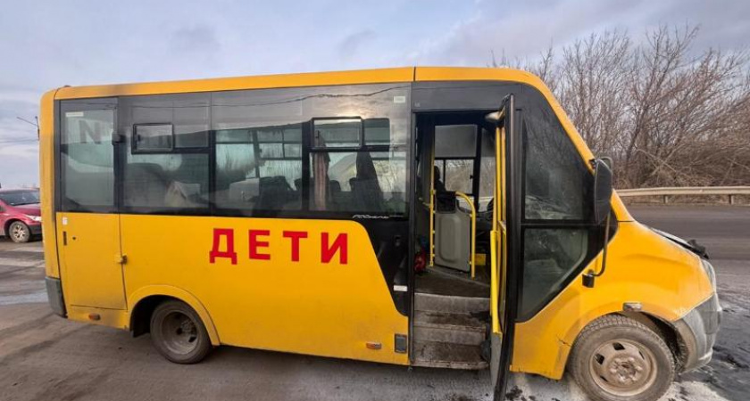 В Воронежской области из задымившегося школьного автобуса эвакуировали 19 детей