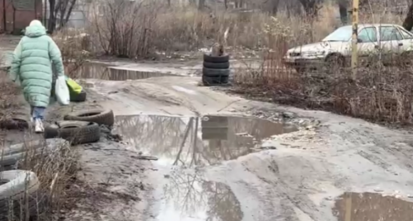 СК проверит аварийный дом в Воронеже с оголенным проводом в луже