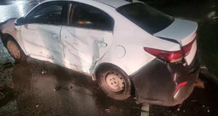 В центре Воронежа столкнулись Kia и Lada: пострадала пассажирка