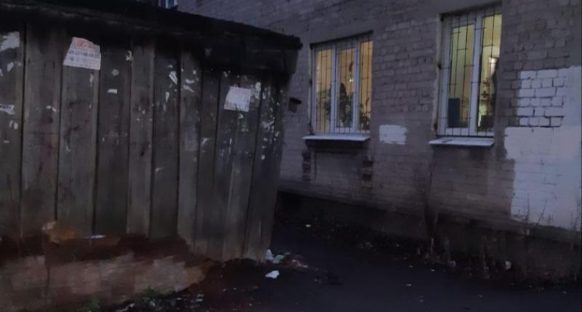 Жители Красноармейской пожаловались в ГЖИ на заброшенные сараи с мусором