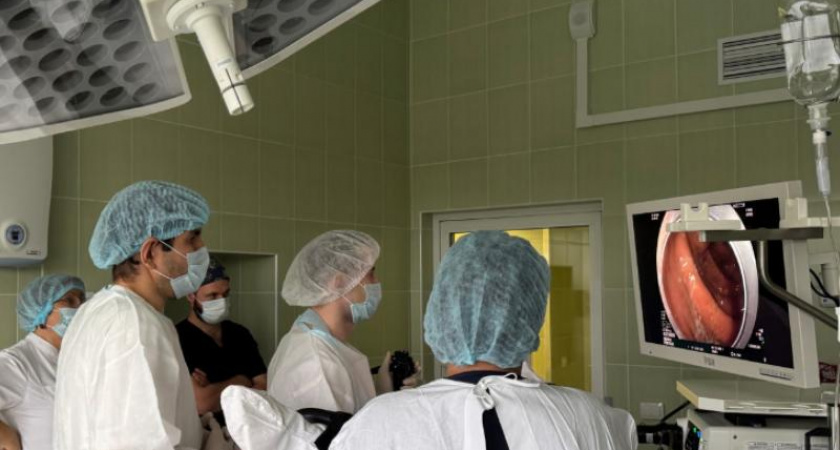 Воронежские врачи впервые удалили опухоль кишечника новым щадящим методом