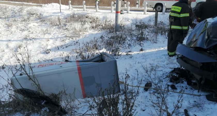 В ДТП с поездом в Воронежской области погибли два человека