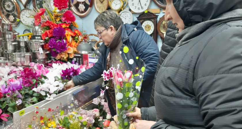 Свежие цветы продержатся на месяц дольше: в цветочном подсказали один секрет к 8 марта