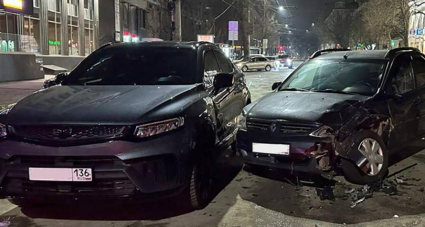 Пьяный водитель внедорожника протаранил четыре машины в центре Воронежа и сбежал