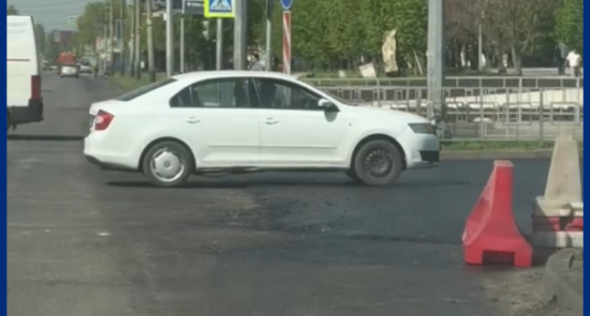 Воронежцы жалуются на бугор на новой дороге на пересечении улиц Лизюкова и 60 Армии