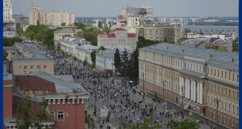 Тысячи воронежцев вышли на улицы отметить 80-летие Великой Победы