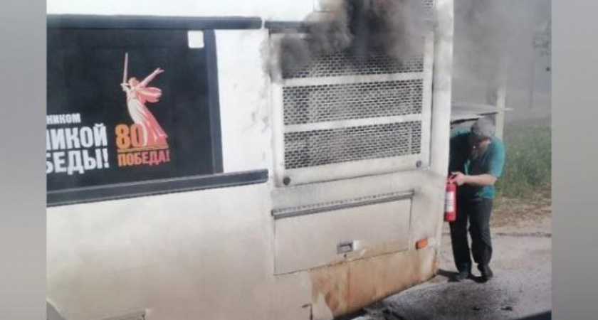 В Стрелице загорелся пассажирский автобус