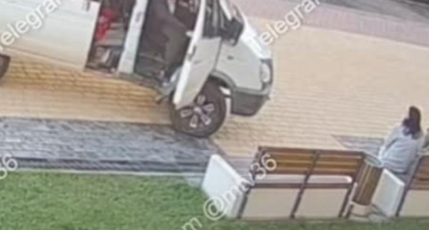 Водитель Газели, протаранивший автомат с водой в Яблоневых садах, получил сутки ареста