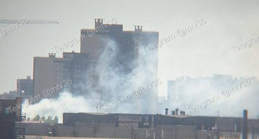 Черный дым над Воронежем: на проспекте Труда произошло возгорание