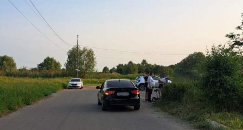 Два мальчика на электросамокате попали под машину в селе Хреновое