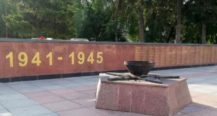 В Воронеже ветер потушил Вечный огонь на памятнике Славы