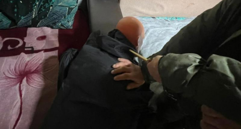 Житель Воронежской области ударил друга ножом в шею во время застолья