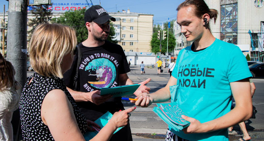 Новые люди призывают воронежцев подписаться за льготный проездной для всех учащихся