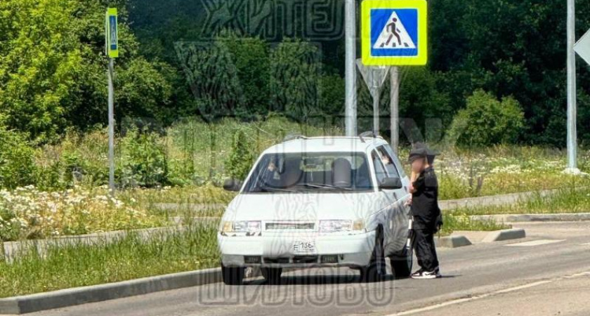 Дети играют в ДПС и «штрафуют» водителей в Воронеже