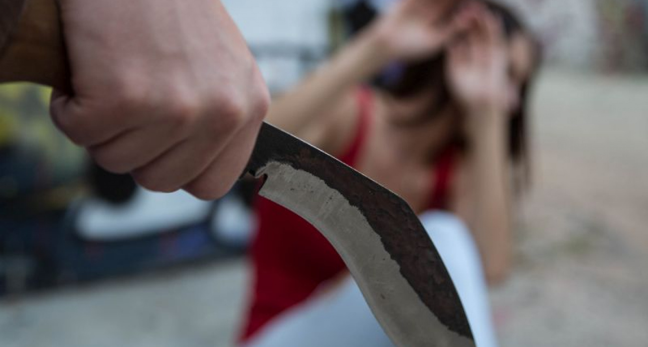 В Воронеже мужчина ударил ножом оппонента в лицо после драки в баре