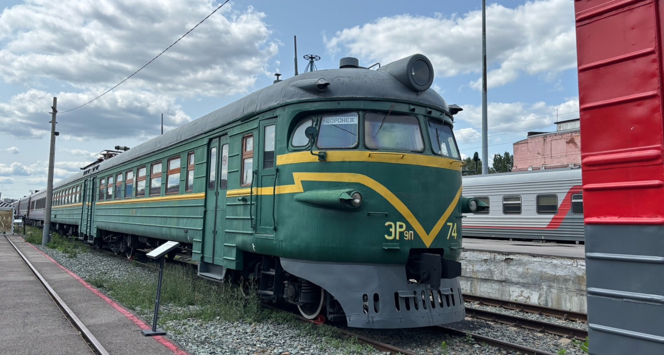 На вокзале Воронеж-1 открыта бесплатная выставка старинных поездов