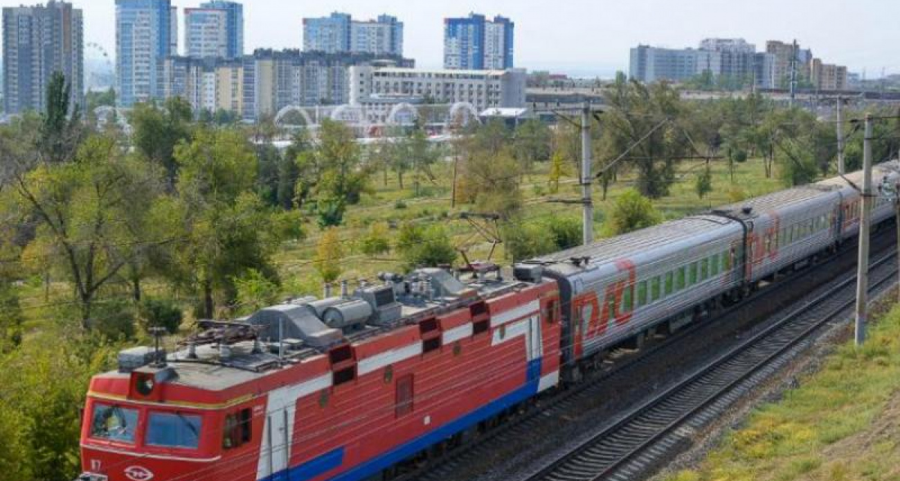 Атака ВСУ парализовала железные дороги: более 50 поездов задержано, назначен экстренный рейс