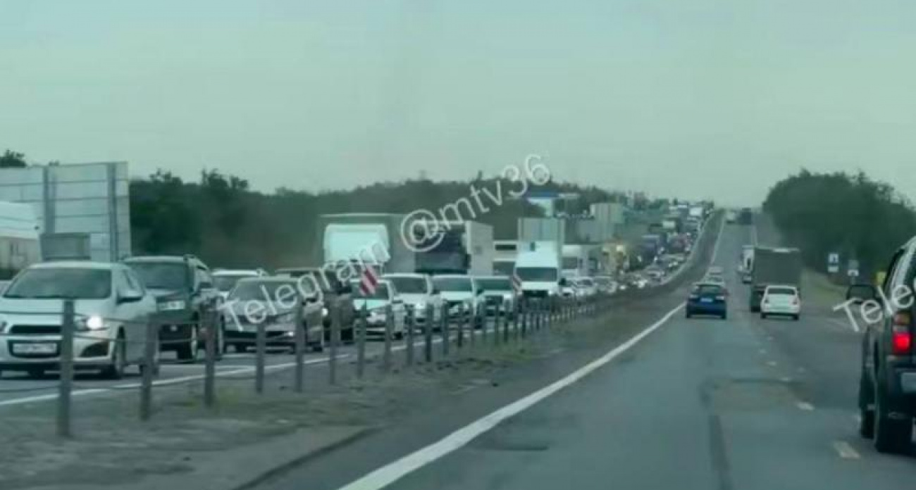 Многокилометровая пробка парализовала трассу М-4 Дон из-за дорожных работ