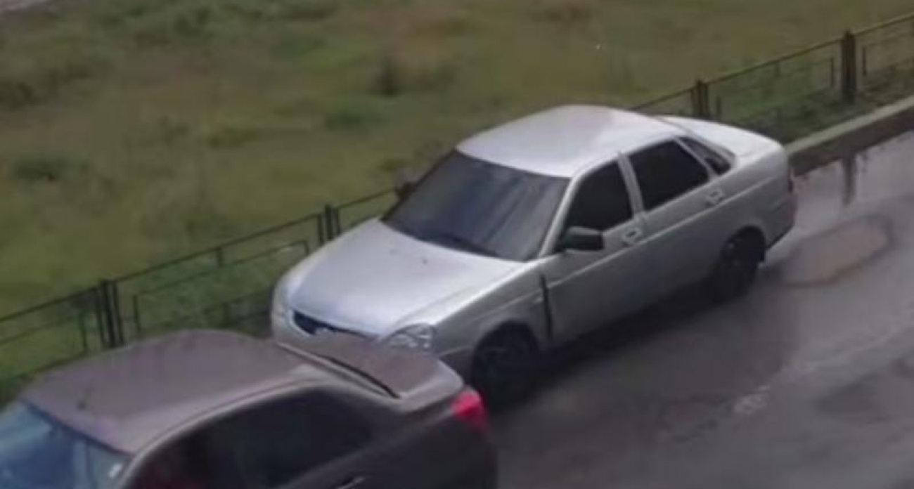 Воронежский водитель устроил два ДТП за несколько секунд на одной парковке