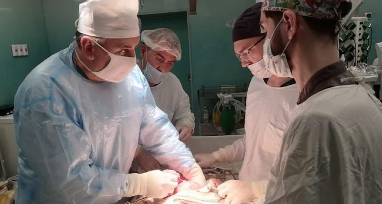 Врачи удалили гигантскую забрюшинную опухоль у 47-летней женщины, которая сдавливала нервы и сосуды ноги
