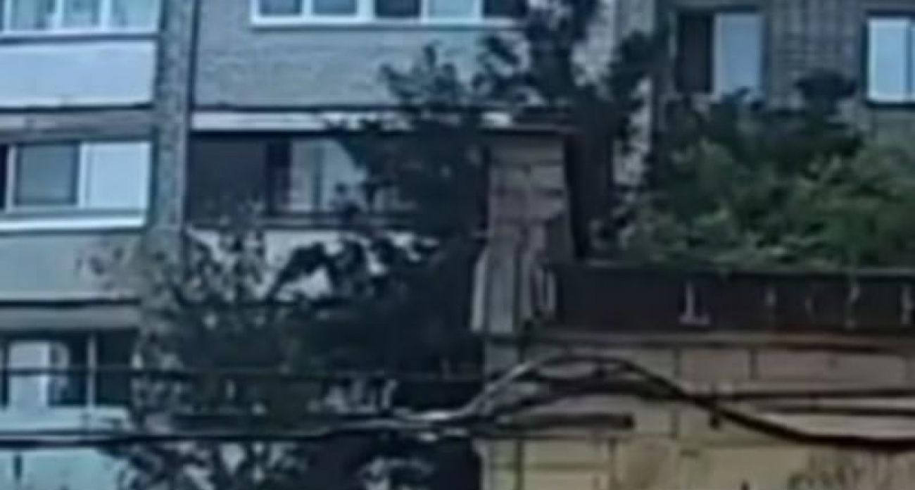 Прокуратура проверит падение 5-летней девочки с 6-го этажа в Воронеже: сетка не выдержала