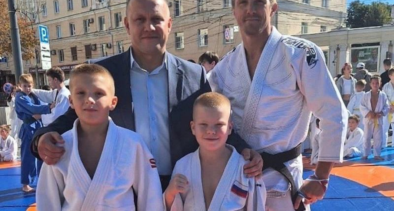 Семикратного чемпиона мира по джиу-джитсу отстранили от Всемирных Игр в Китае из-за подписки на группу "Путин – наш президент"