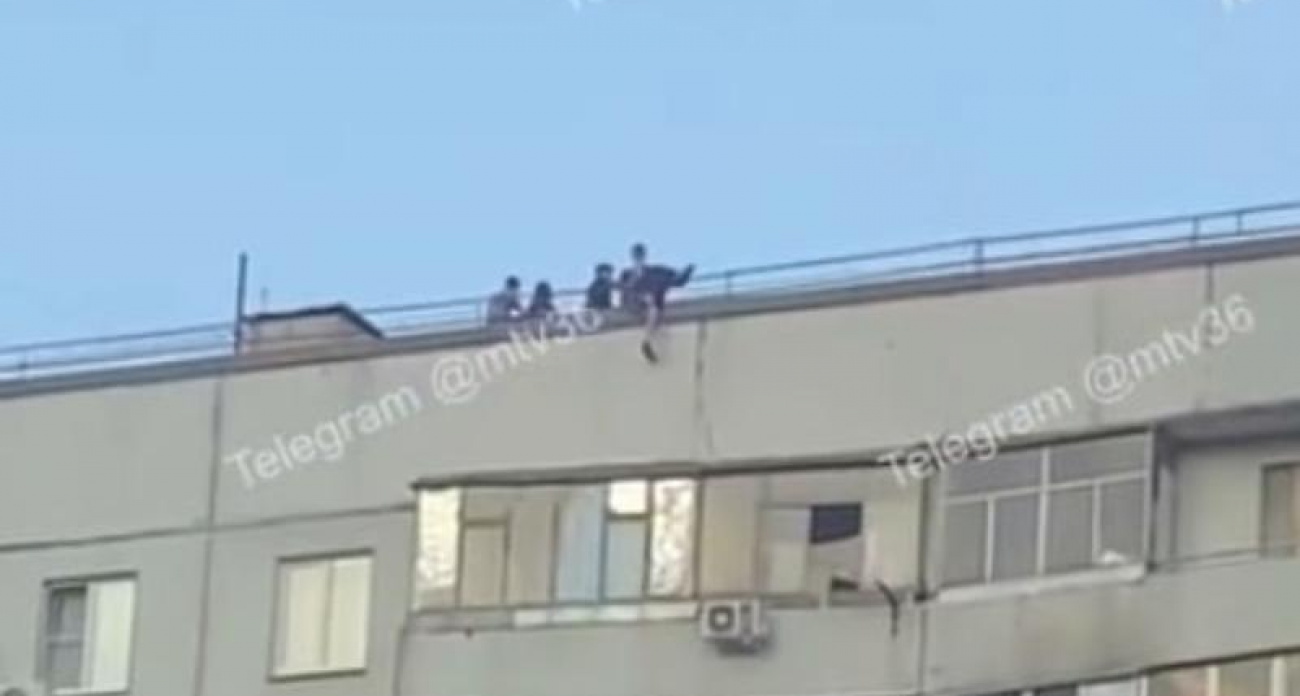 Подростки устроили смертельные игры на крыше 11-этажки в Воронеже — видео шокировало горожан