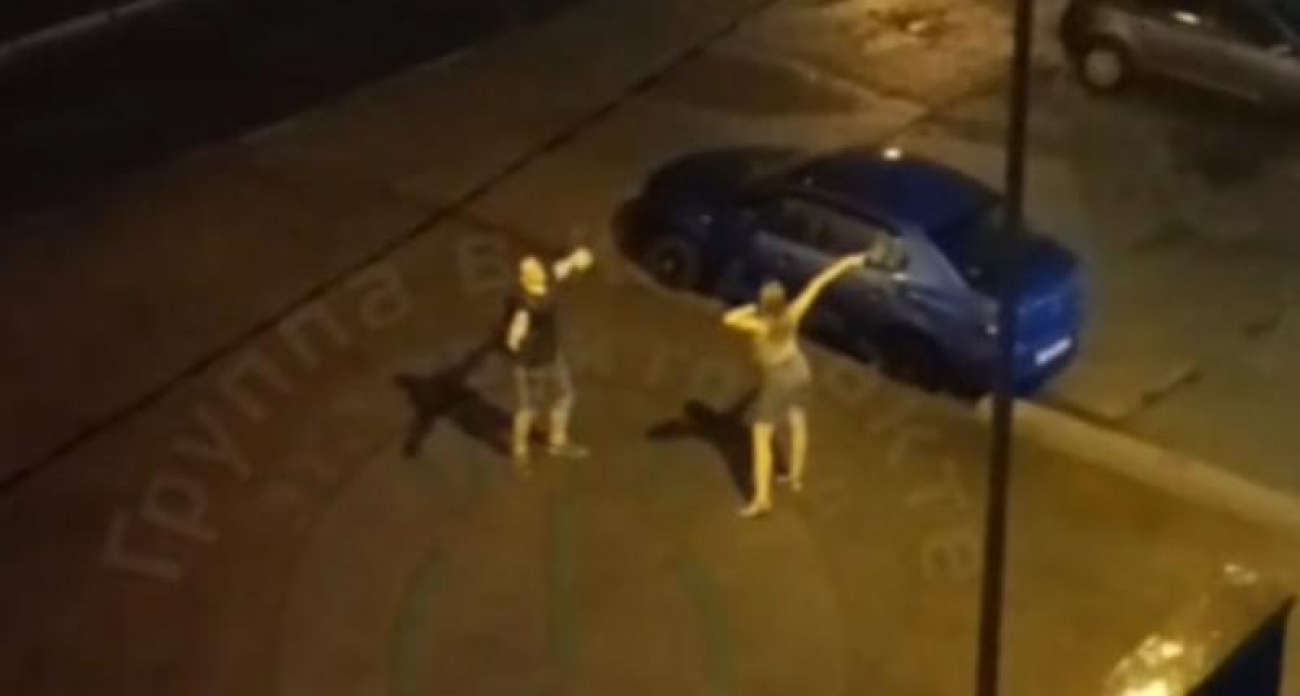Среди затопленных улиц Воронежа влюбленные целовались под ливнем, пока машины глохли в воде