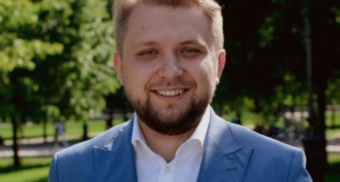 "Девочки в жабо, мальчики как похоронные агенты": депутат разгромил новые стандарты школьной формы
