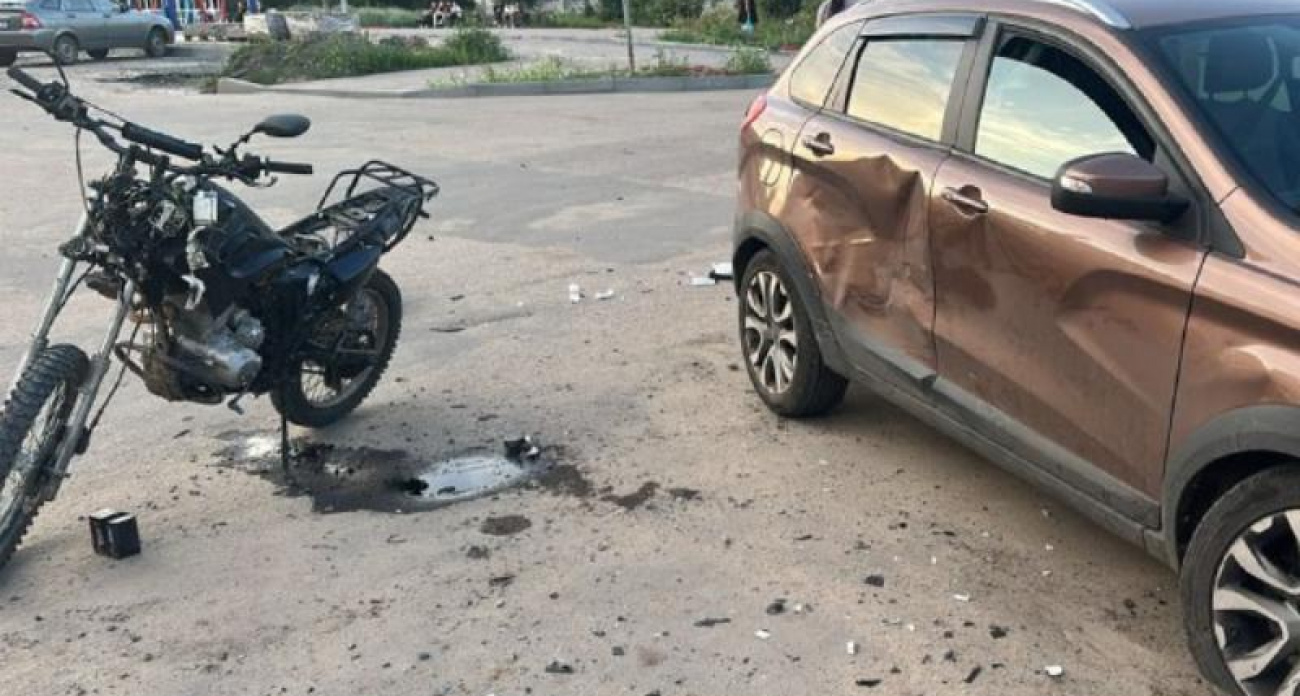 15-летний мотоциклист и две девочки пострадали в ДТП из-за нарушившей правила воронежанки