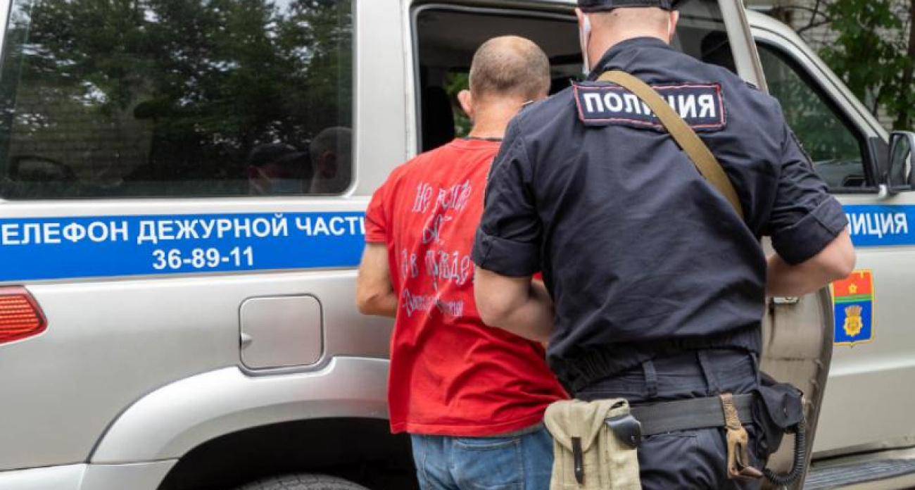 53-летний воронежец угнал тюнингованную машину ради дочери и врезался в дерево – грозит 5 лет