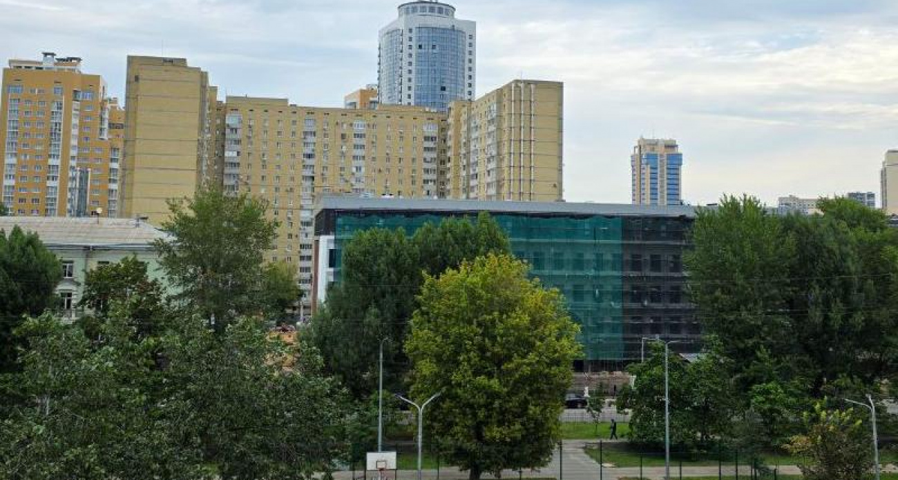Школьников заставят ходить на физкультуру через чужой двор: жители ЖК "Финист" против сервитута