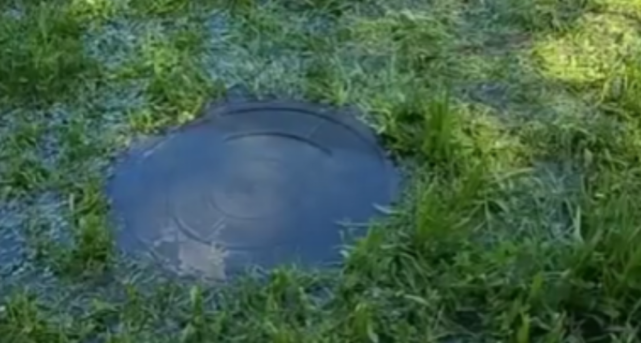 "Широка река" на Южно-Моравской: коммунальщики игнорируют потоп шестой день подряд