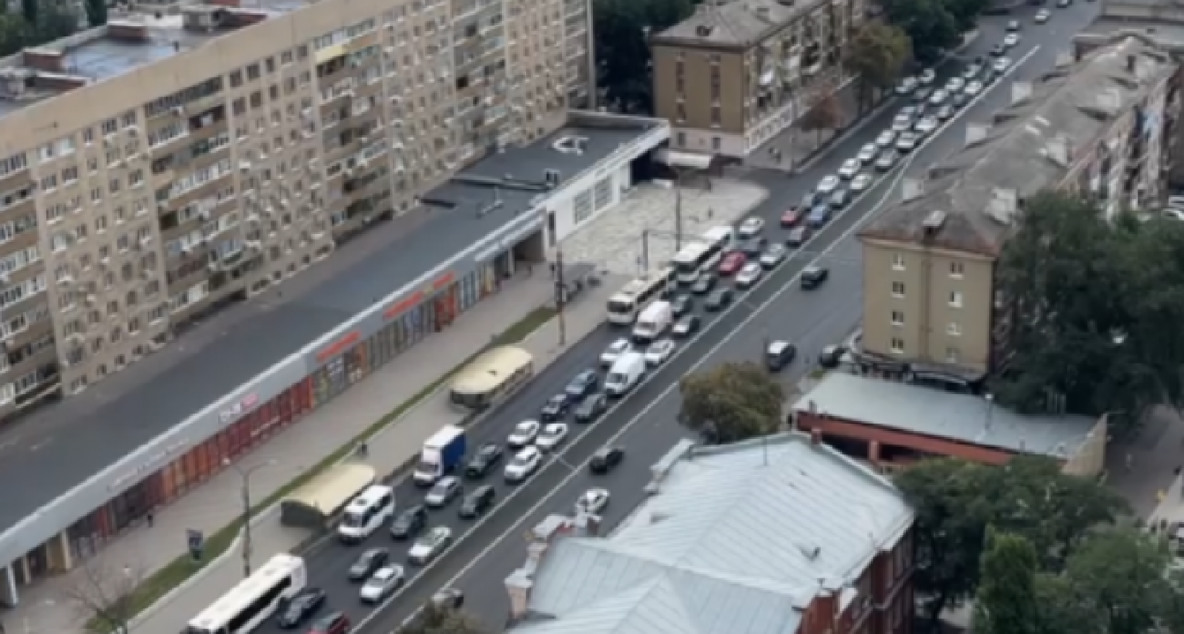 Километровые пробки парализовали Воронеж: Митрофано-Тихоновский крестный ход заблокировал центральные улицы