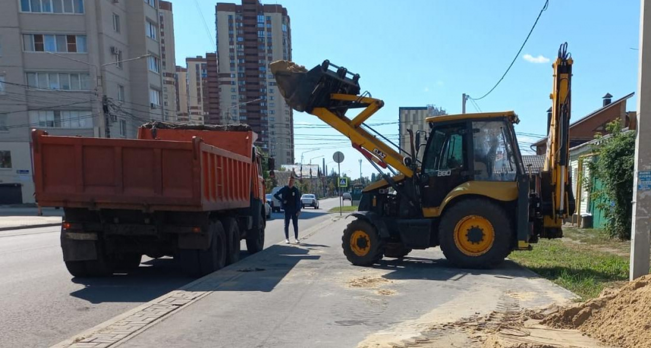 Автомойку на Краснознаменной снесут за захламление пешеходных зон песком