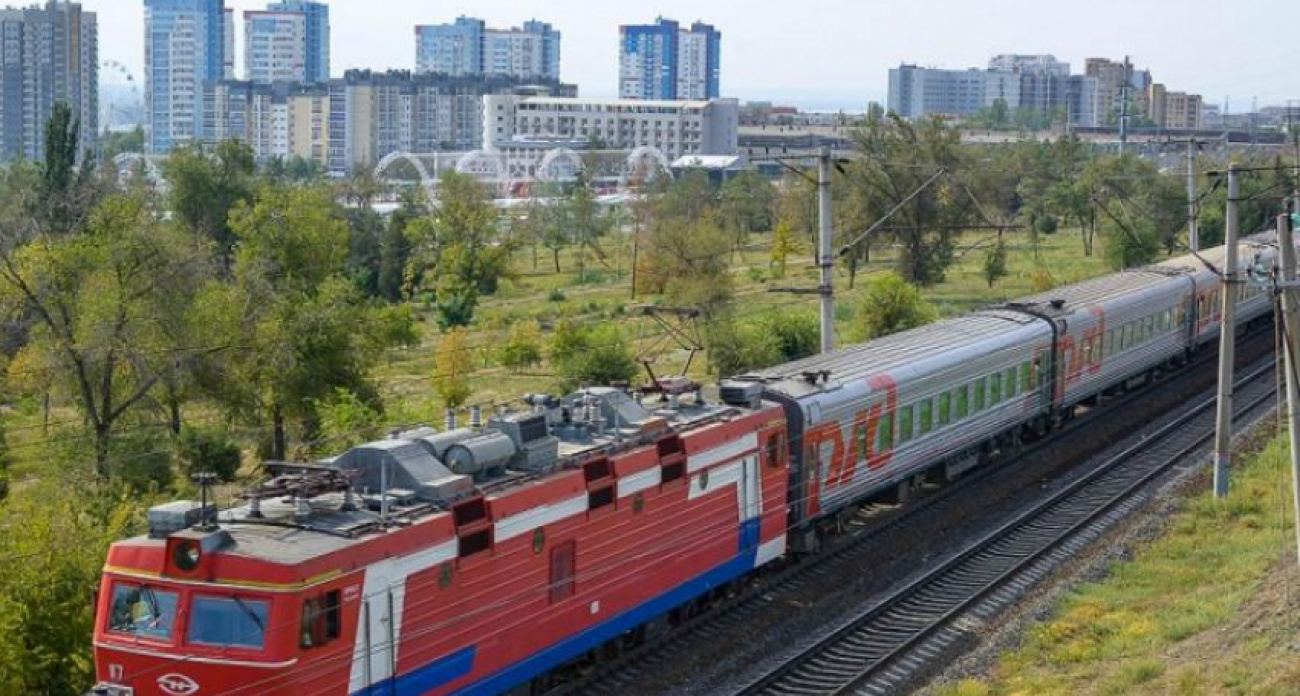 38 поездов задержаны на 4 часа из-за падения дрона на железную дорогу в Ростовской области