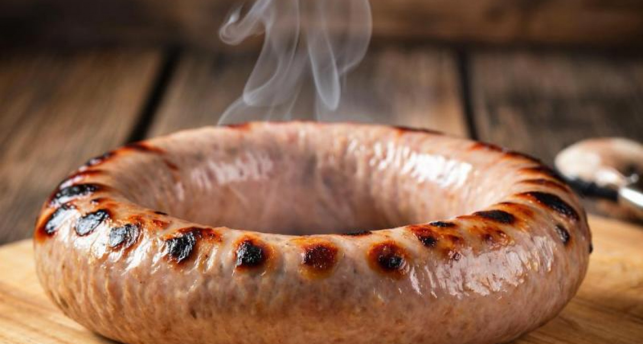 Сардельки подорожали на 4,9% за неделю, а мясо для них стоит на месте