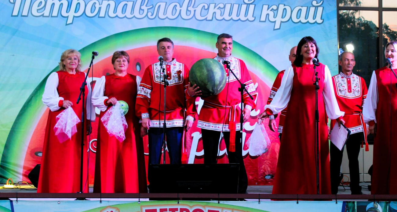 34-килограммовый арбуз-рекордсмен покорил девятый фестиваль "Арбузный рай" в Воронежской области