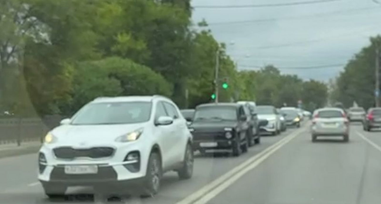 ДТП автобуса и "Нивы" у Северного моста парализовало движение к "Динамо" в Воронеже