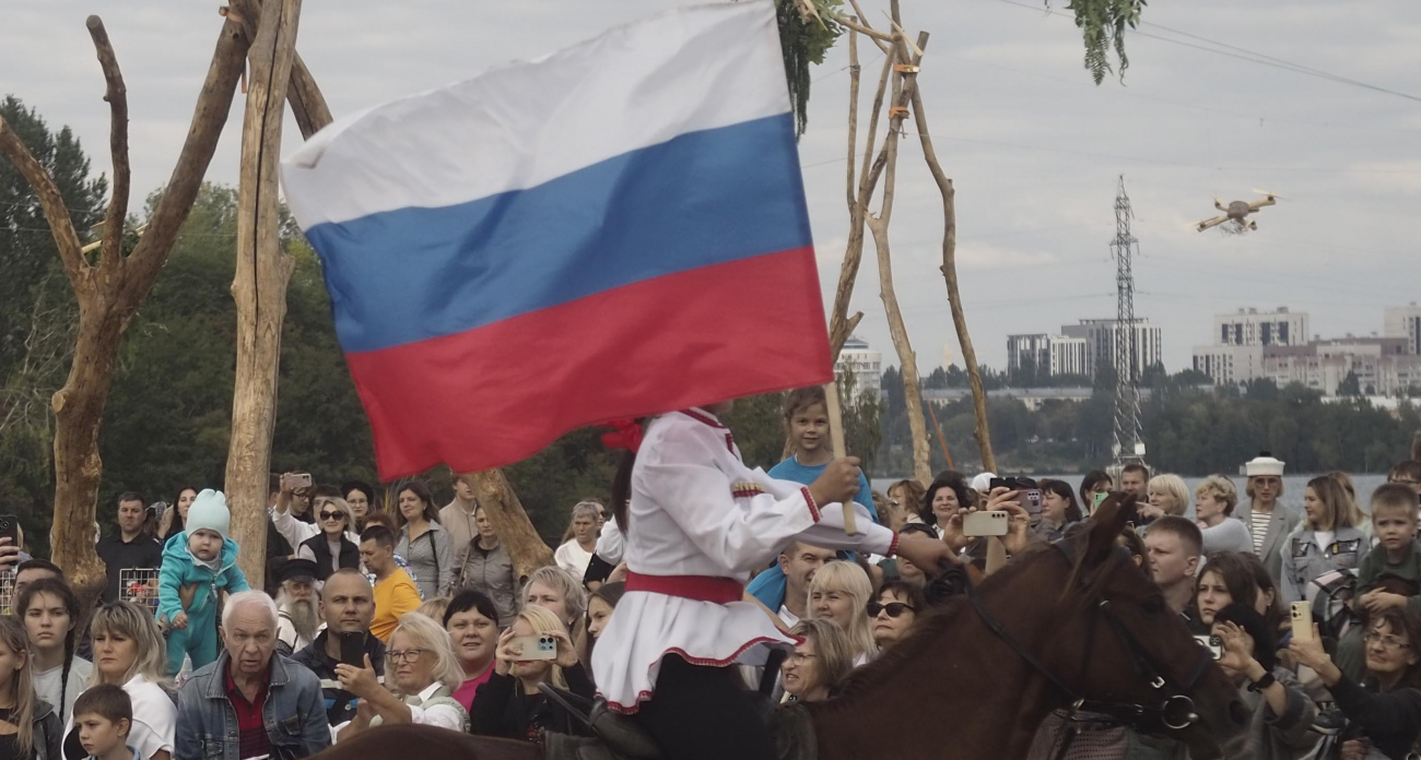 Десятки фото и видео: как парусные гонки и конное шоу покорили воронежцев на "Городе сада"