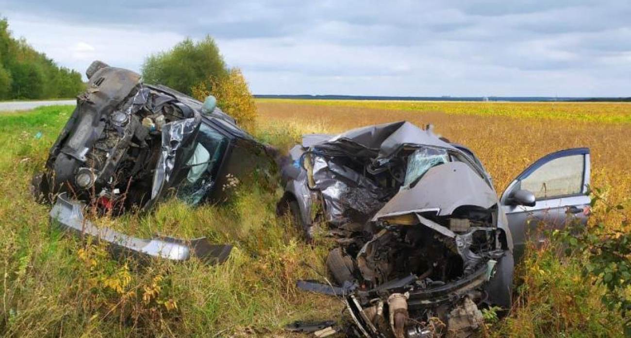 Водитель снял на видео, как Chevrolet на встречке летит прямо в его внедорожник под Воронежем