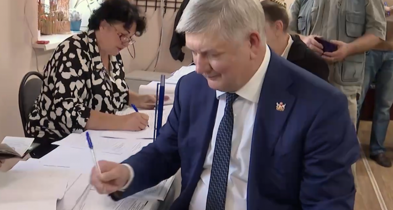 Губернатор Гусев проголосовал на крупнейших выборах ЦФО: 384 кампании и 3700 мандатов