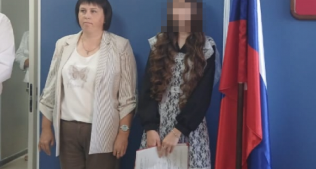 Осужденная за хищение 125 тысяч рублей директор школы продолжает работать из-за невступившего в силу приговора