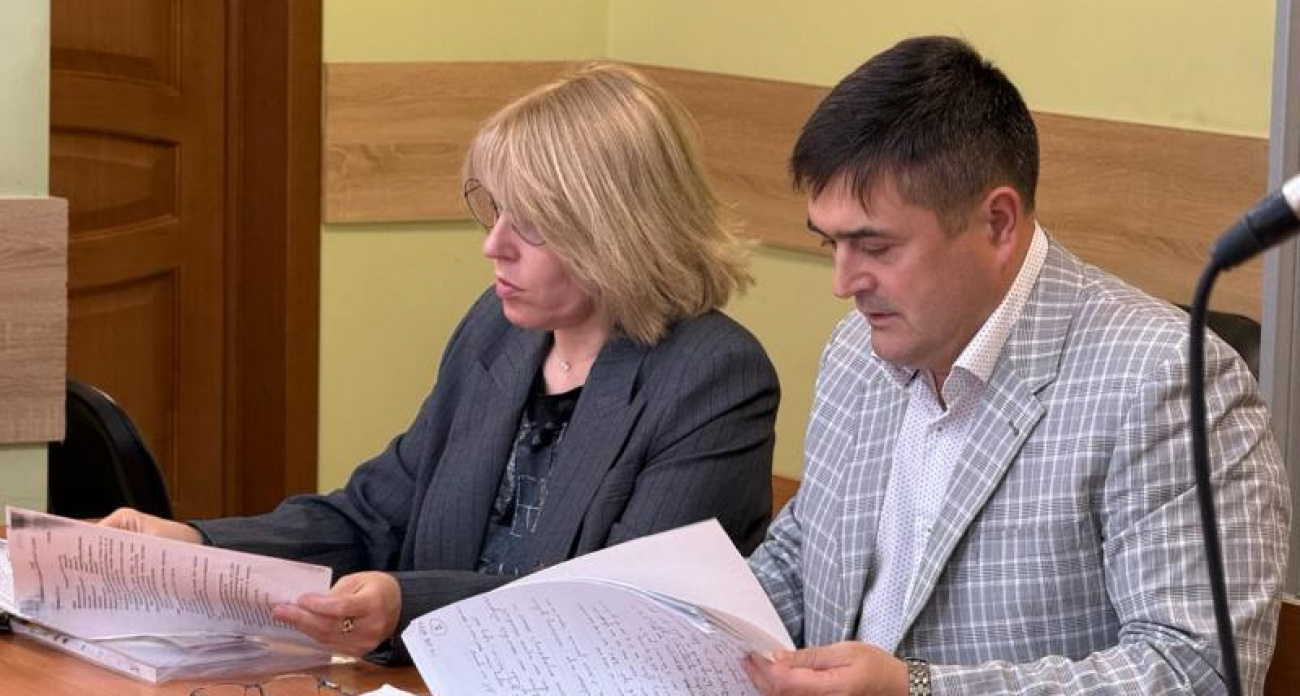 Экс-ректор ВГУ Ендовицкий привлек толпы журналистов на суд по взяткам за диссертацию жены